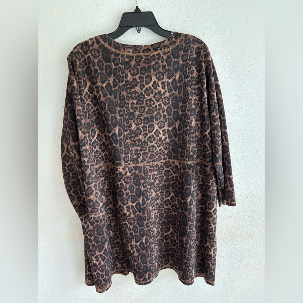 Chelsea Theodore Animal Print Open Cardigan Duster
2X - Picture 2 of 3